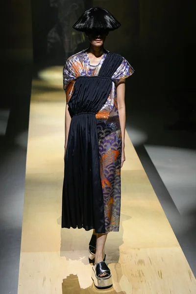 Look 3